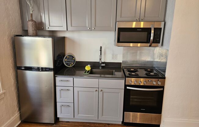 Studio, 1 bath, 337 sqft, $1,179, Unit 23