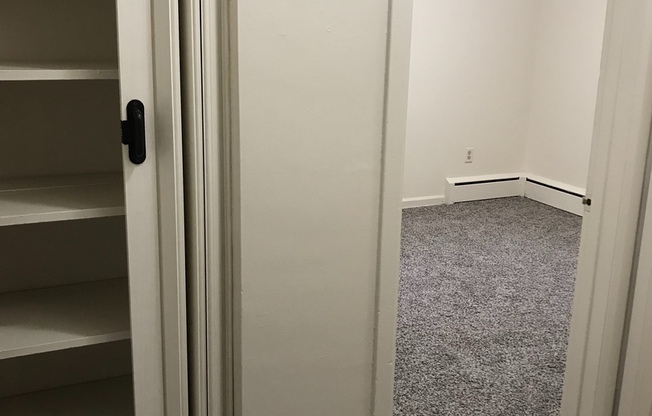 2 beds, 1 bath, 695 sqft, $725, Unit 1300-1503