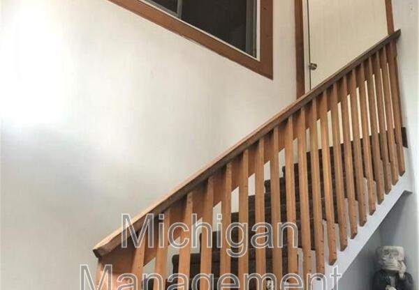 139 E PEARL ST