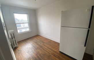 2 beds, 1 bath, $865, Unit 2