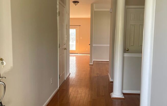 Single family home in Quince Orchard Park, close to Downtown Crown and Kentlands,