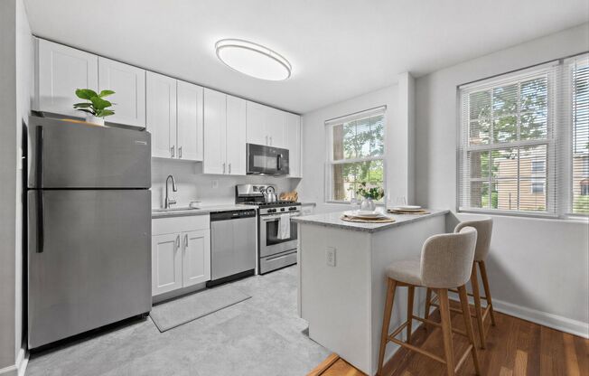 2 beds, 1 bath, 730 sqft, $1,895, Unit B4-4