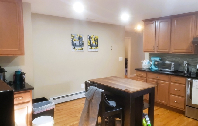 2 beds, 1 bath, 1,300 sqft, $2,950, Unit 2