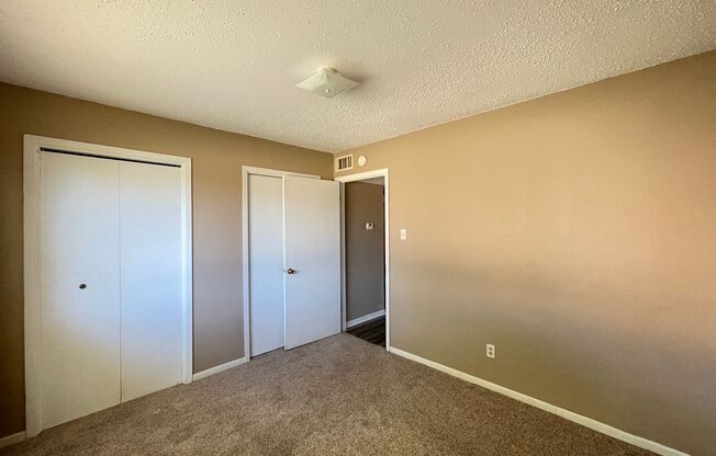 2 beds, 1 bath, 850 sqft, $750, Unit Apt B