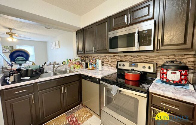 Charming 2-Story Townhouse in Fort Walton Beach, near Beal Parkway and More!