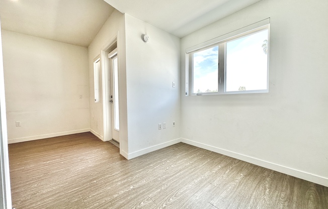 11407 CHANDLER BLVD