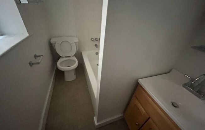 1 bed, 1 bath, 450 sqft, $900, Unit B403