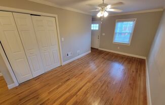 2 beds, 1 bath, 900 sqft, $1,250