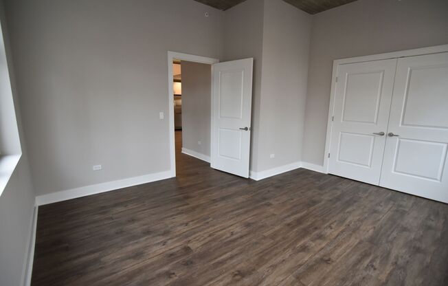 2 beds, 2 baths, 976 sqft, $4,275, Unit 3833-722