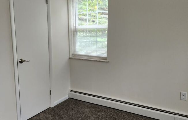 2 beds, 1 bath, 878 sqft, $1,305, Unit WY30002