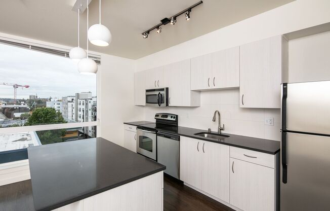 1 bed, 1 bath, 640 sqft, $1,995, Unit 411
