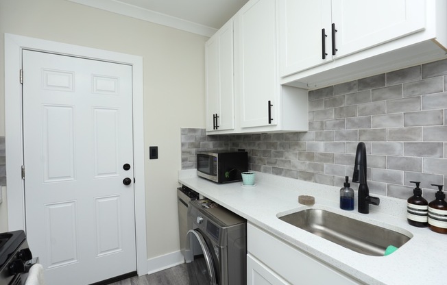 3821 Greenview Ave.