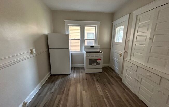 3 beds, 1 bath, 1,200 sqft, $1,800, Unit 1522