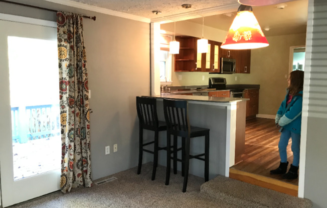 5 N PERSHING RD