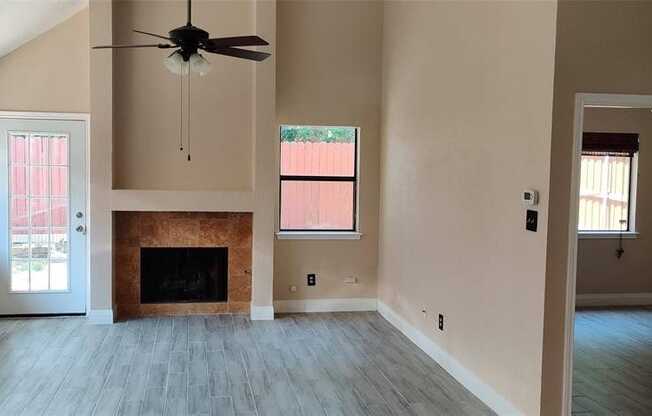 4813 TREE TOP LN