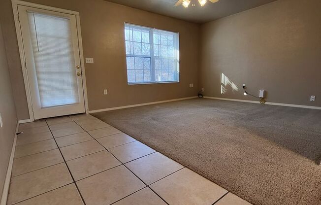 (2) Bed/(2) Bath in Purcell! Avail Nov 1!