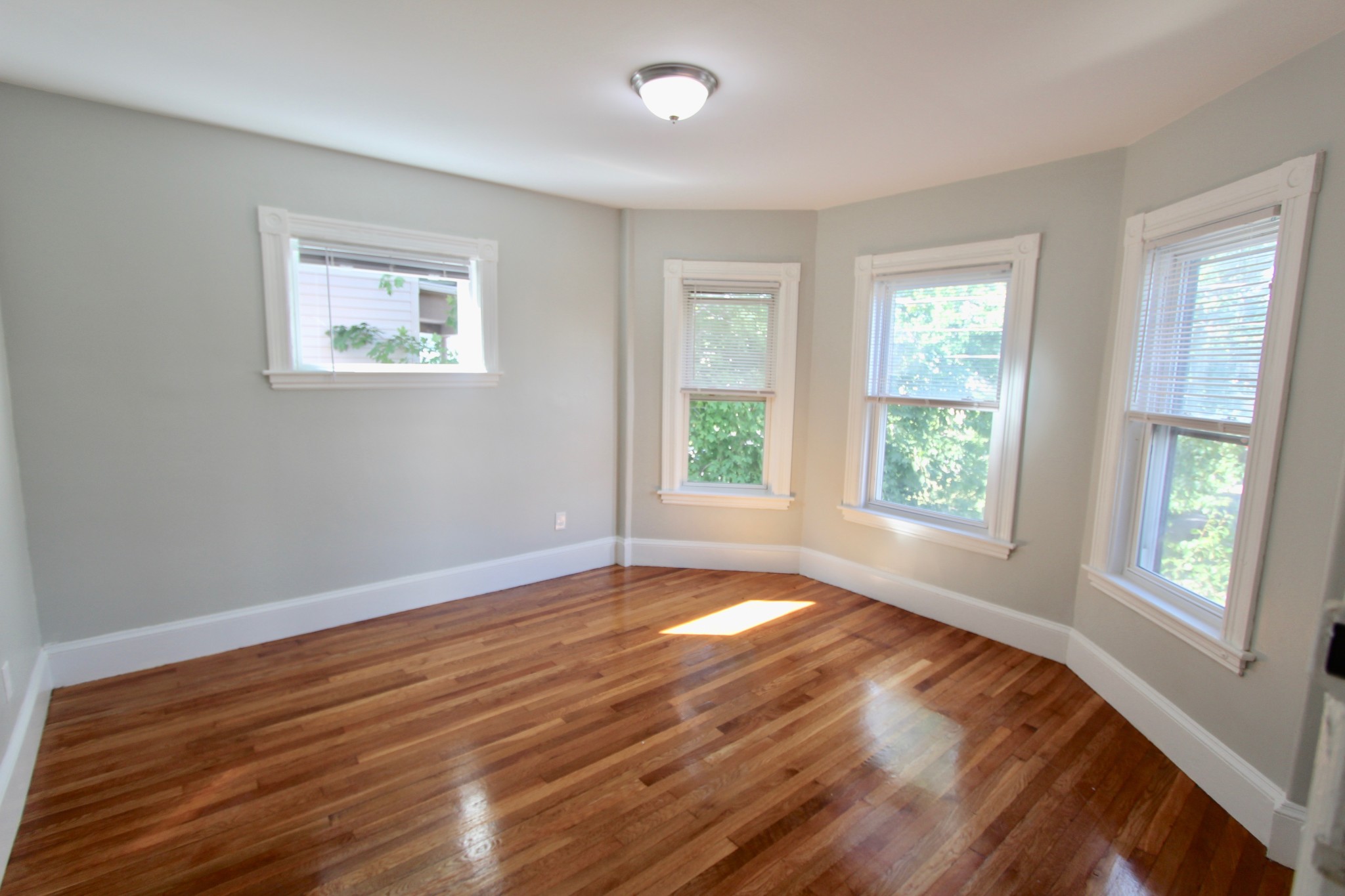 34 Russell St