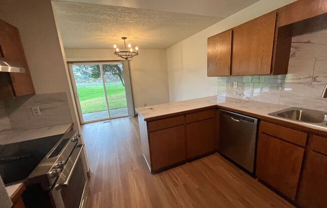 2 beds, 1.5 baths, $2,095, Unit #20691