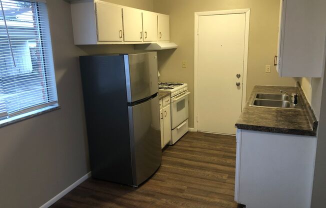 2 beds, 1 bath, 700 sqft, $800, Unit 2212 A