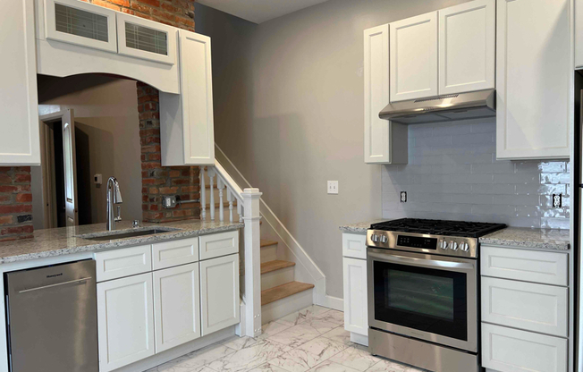 35 E LINCOLN ST