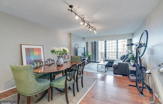 1420 Locust St Apt 35C