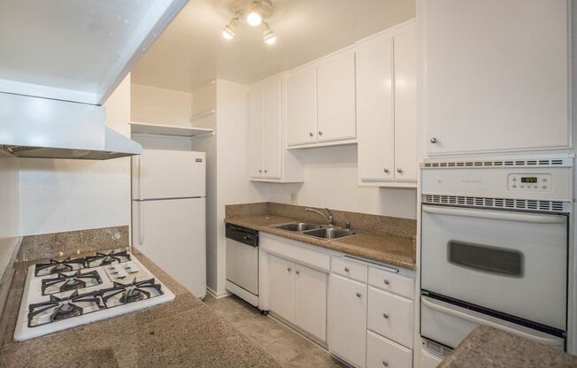 8207 De Longpre Ave.