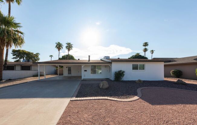 Great Tempe home with 4 bedrooms 2 bathrooms and pool!