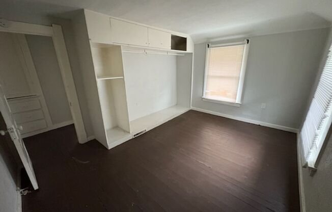 3 beds, 1 bath, $1,100