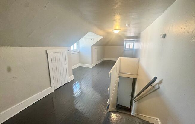 3 beds, 1 bath, $1,900