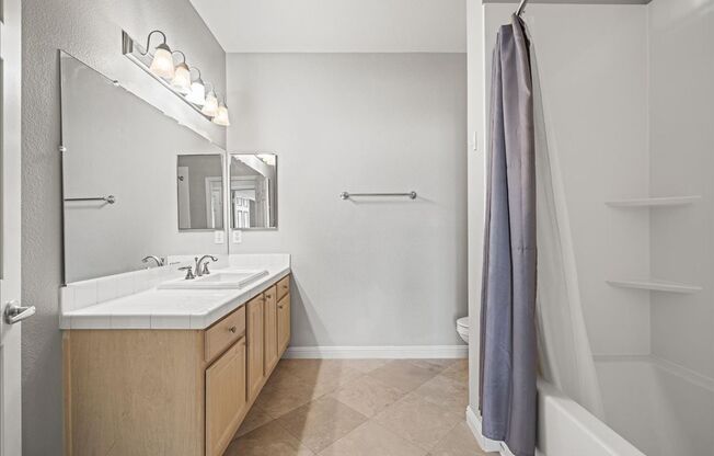 3 beds, 2 baths, $1,795, Unit UNIT 2169