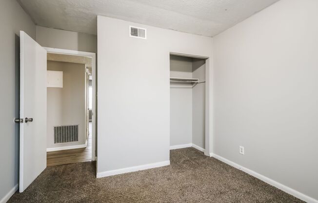 2 beds, 1 bath, 800 sqft, $745, Unit F12