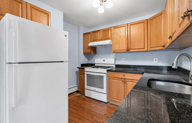 537 E GIRARD