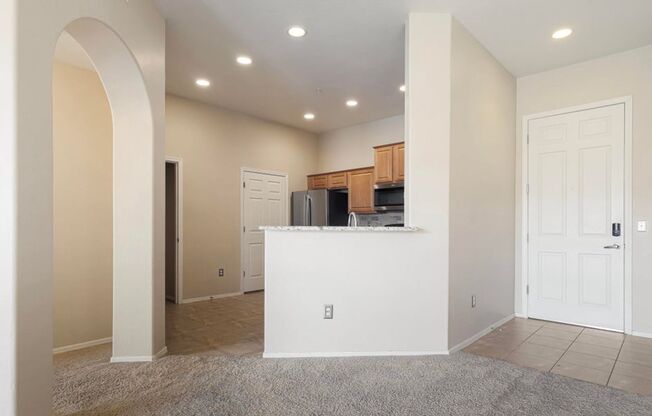 Top Floor 2/2 Condo 1300 SF Condo plus den