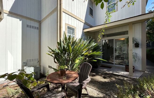 2 Bed, 2.5 Bath Walnut Creek Home – Peaceful Garden Setting & Utilities Paid!