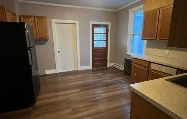 3 beds, 1 bath, $975