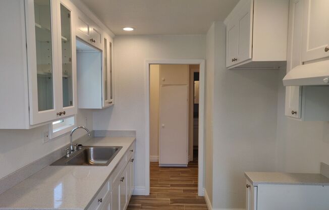 1 bed, 1 bath, 700 sqft, $2,500, Unit 4