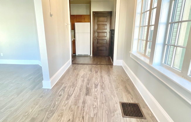 1 bed, 1 bath, 782 sqft, $675, Unit 216 Park Ave