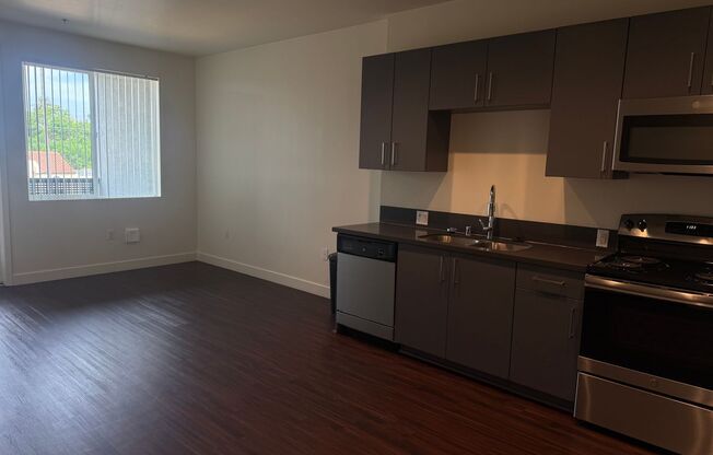 2 beds, 2 baths, 890 sqft, $2,600, Unit 324