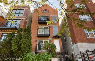 4b3b Duplex Living in The Heart of Wicker Park