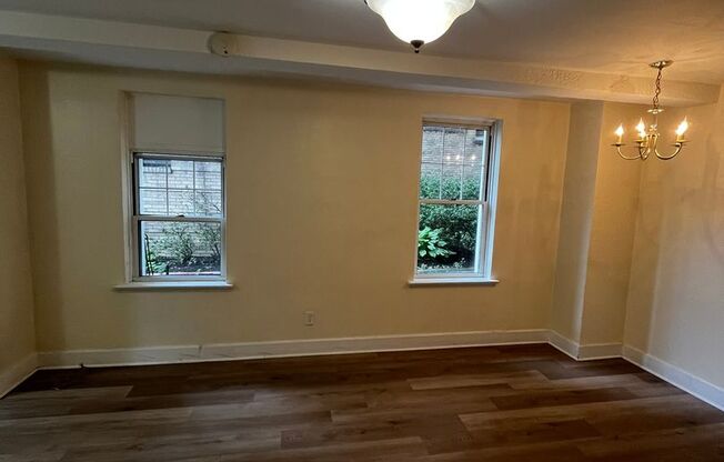 1 bed, 1 bath, 572 sqft, $1,325, Unit Old King Edward 1