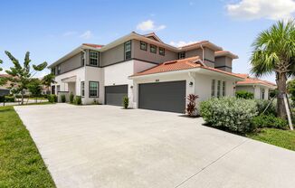 3 beds, 2 baths, $2,950, Unit #201