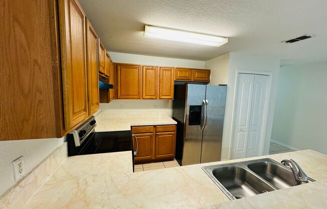 4 beds, 2 baths, $1,695, Unit UNIT A