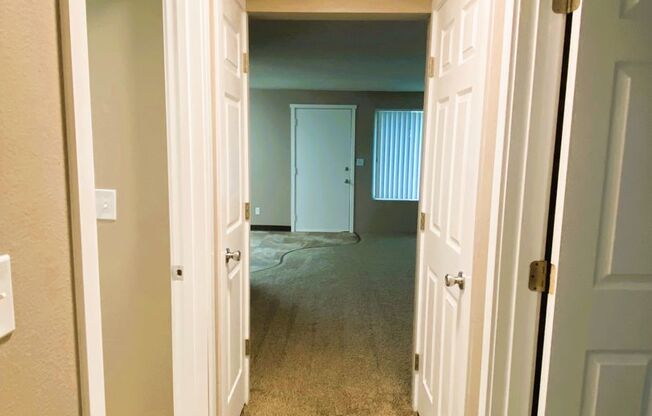 2 beds, 1 bath, 830 sqft, $1,285, Unit O-244