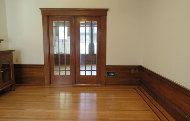 2 beds, 1 bath, $5,800, Unit 610