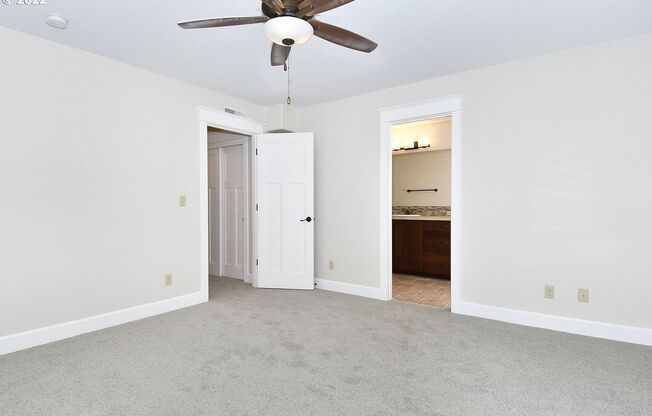 3 beds, 2.5 baths, $2,595