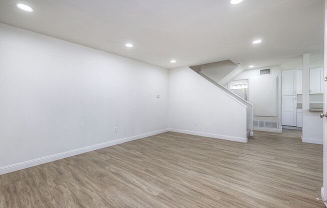 3 beds, 1.5 baths, 1,250 sqft, $2,995