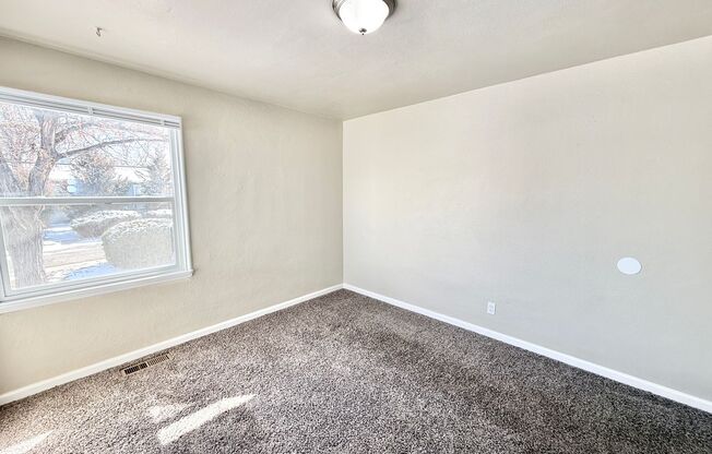 121 W GRANT AVE