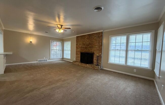 AVAILABLE NOW 2 BEDROOM 2 BATH DUPLEX IN TCU AREA