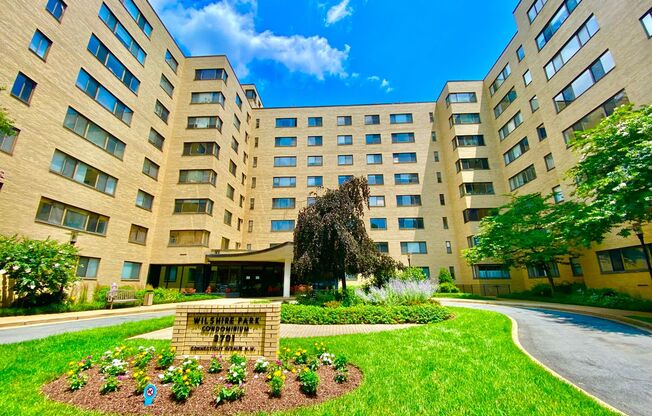 Wilshire Park Condo Studio with Den with Park views in Cleveland Park!