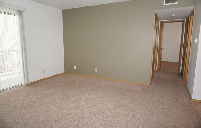 2 beds, 1 bath, 800 sqft, $900, Unit 18